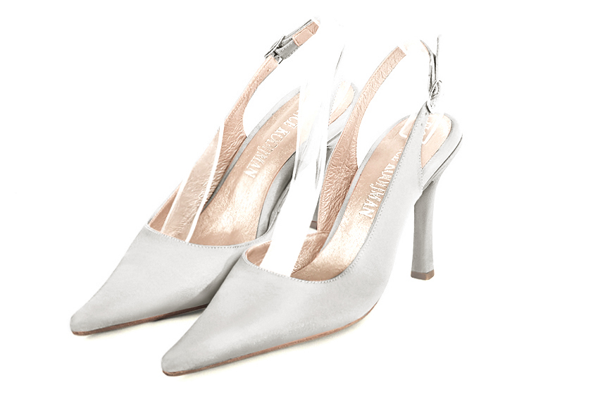 Light silver women's slingback shoes. Pointed toe. Very high slim heel. Front view - Florence KOOIJMAN